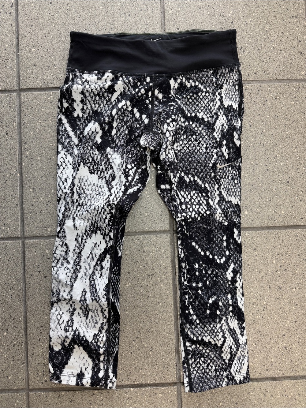 Nike Black & White Snake Print Capri Leggings
